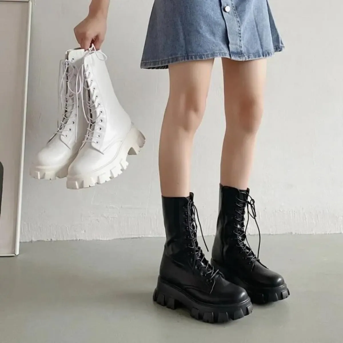 2024 Moda Primavera Scarpe da donna in stile britannico Gambe piccole e medie Lace Up Tinta unita Testa tonda Pu Matcake Suola B