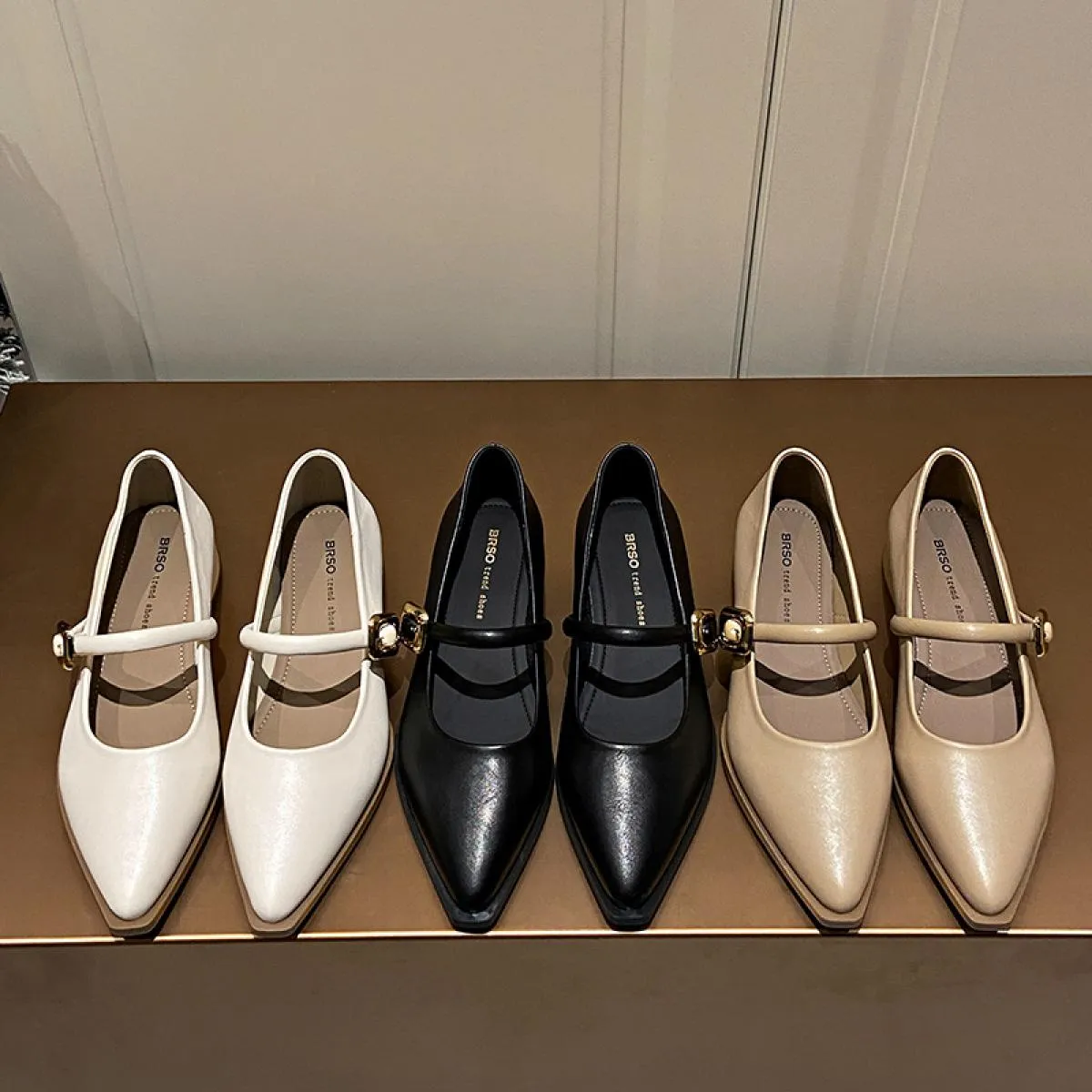2024 Nuove Donne Piatto di Colore Della Caramella delle Donne Punta Rotonda Retro Singoli Scarpe Una Parola Fibbia Rotonda Mary