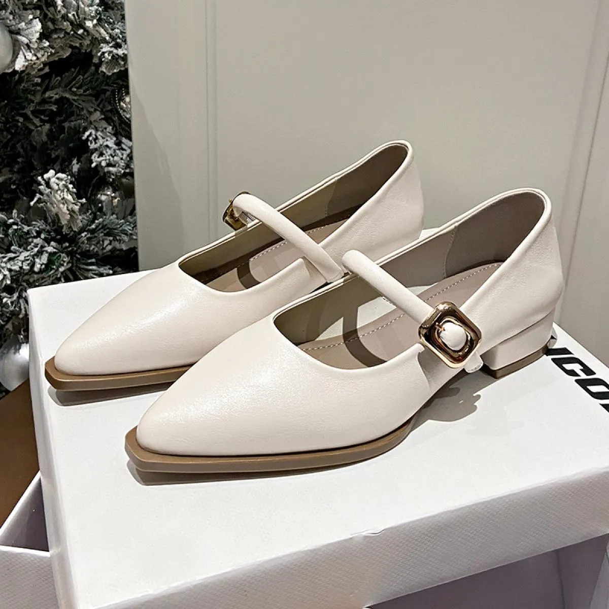 2024 Nuove Donne Piatto di Colore Della Caramella delle Donne Punta Rotonda Retro Singoli Scarpe Una Parola Fibbia Rotonda Mary