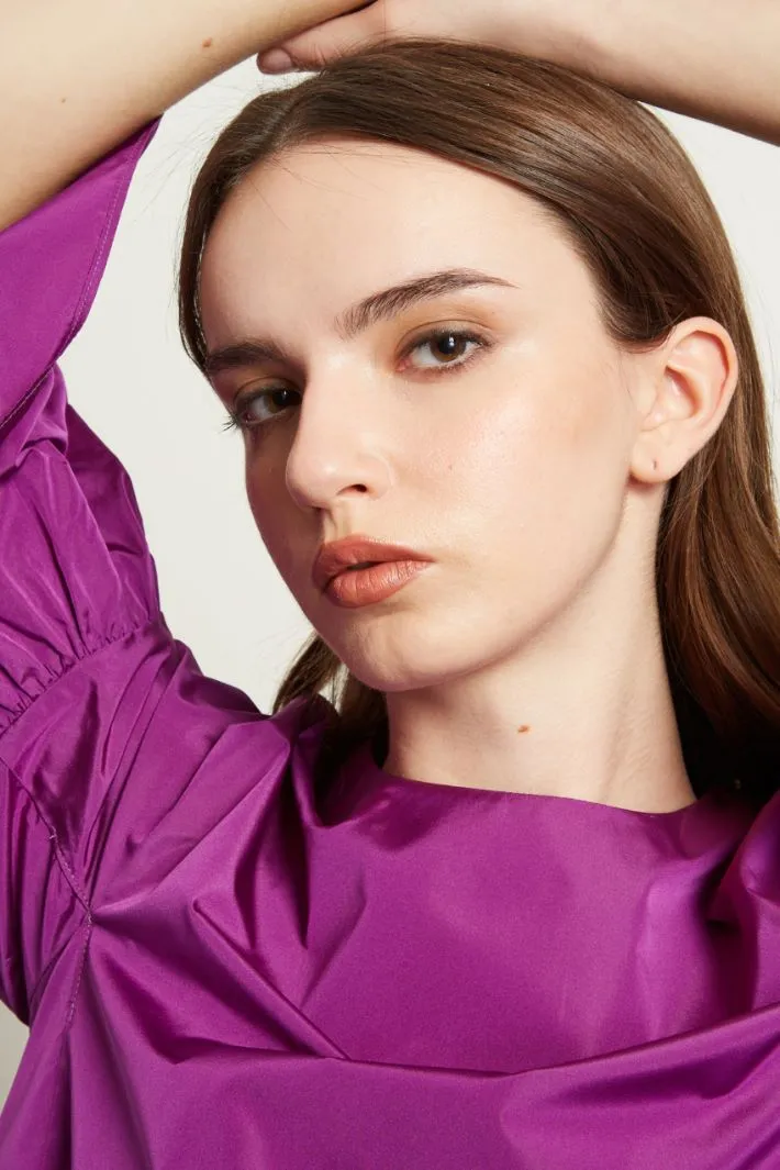 Blusa in taffetà con balza
