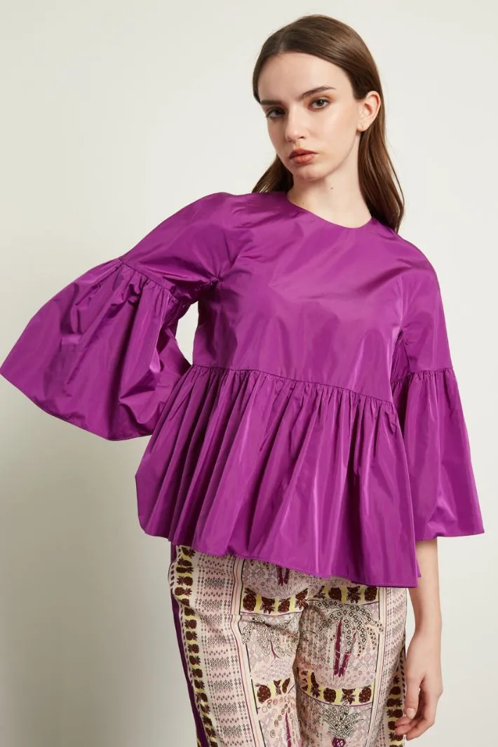 Blusa in taffetà con balza