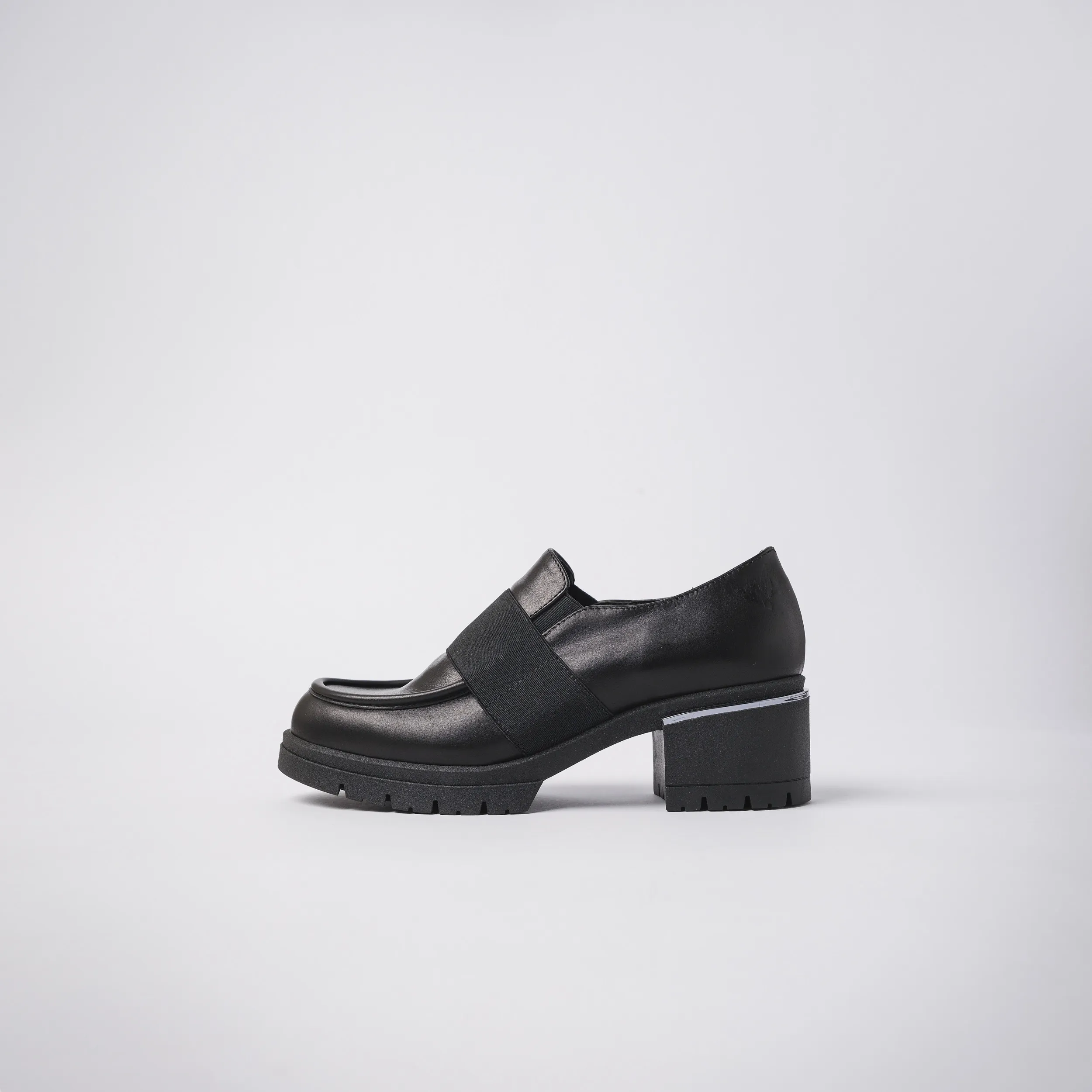 Mocassino con tacco e dettaglio elastico