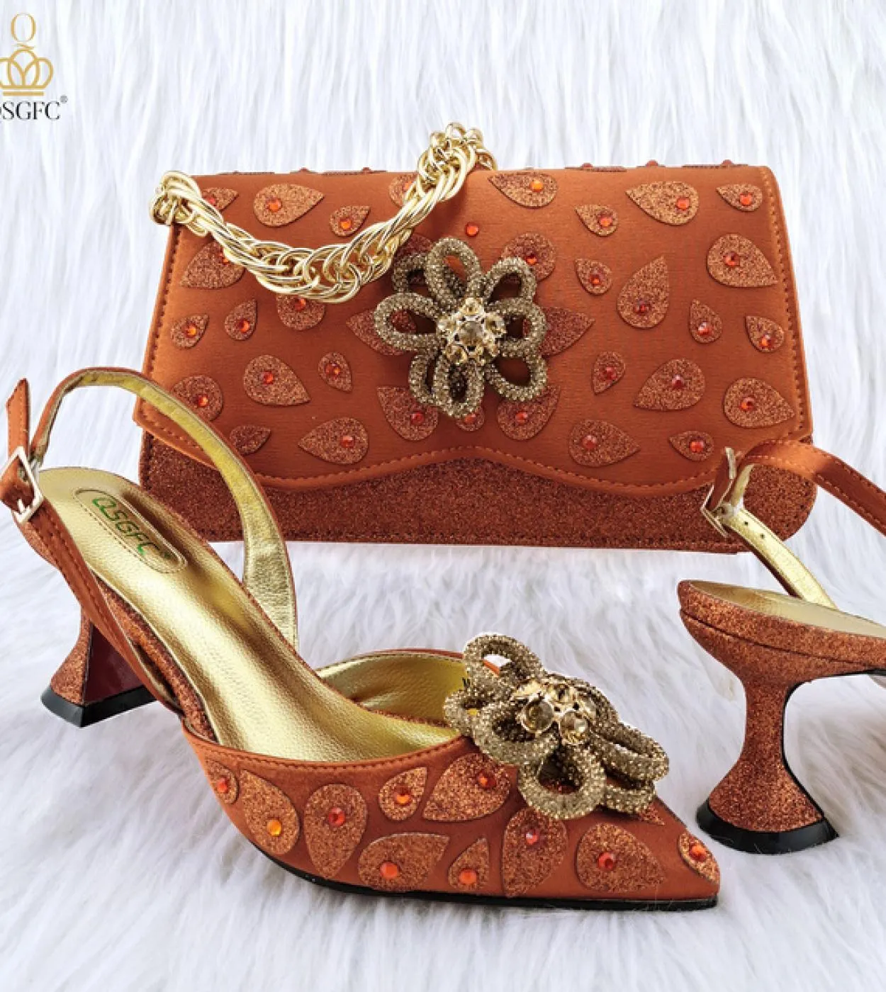 Qsgfc 2023 Borsa a mano da donna classica di design italiano Giunzione abbinata a colori Tacchi alti Scarpe e borsa da festa di