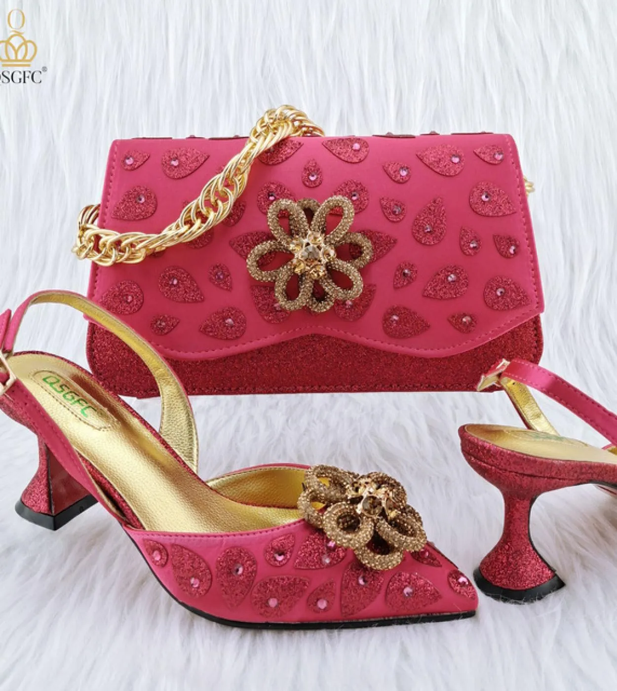 Qsgfc 2023 Borsa a mano da donna classica di design italiano Giunzione abbinata a colori Tacchi alti Scarpe e borsa da festa di