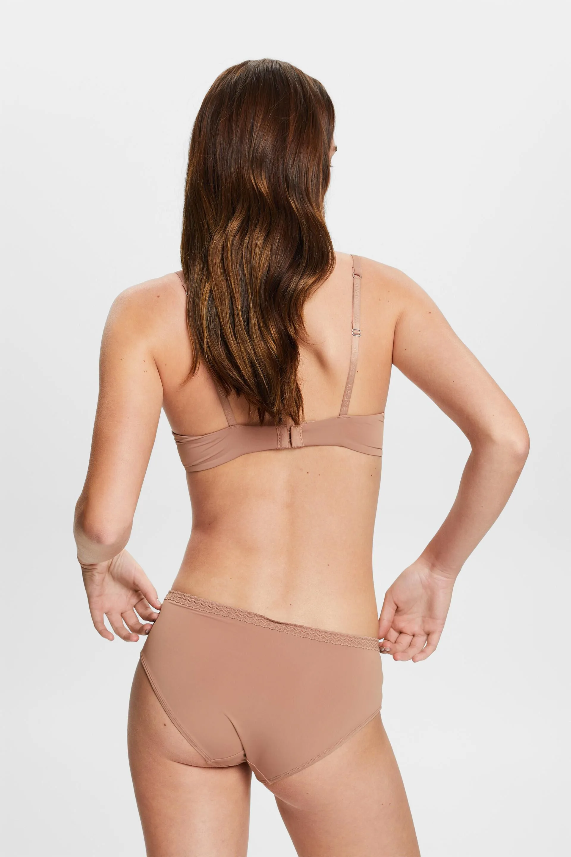 Reggiseno imbottito e con ferretto, realizzato in microfibra con bordo in pizzo