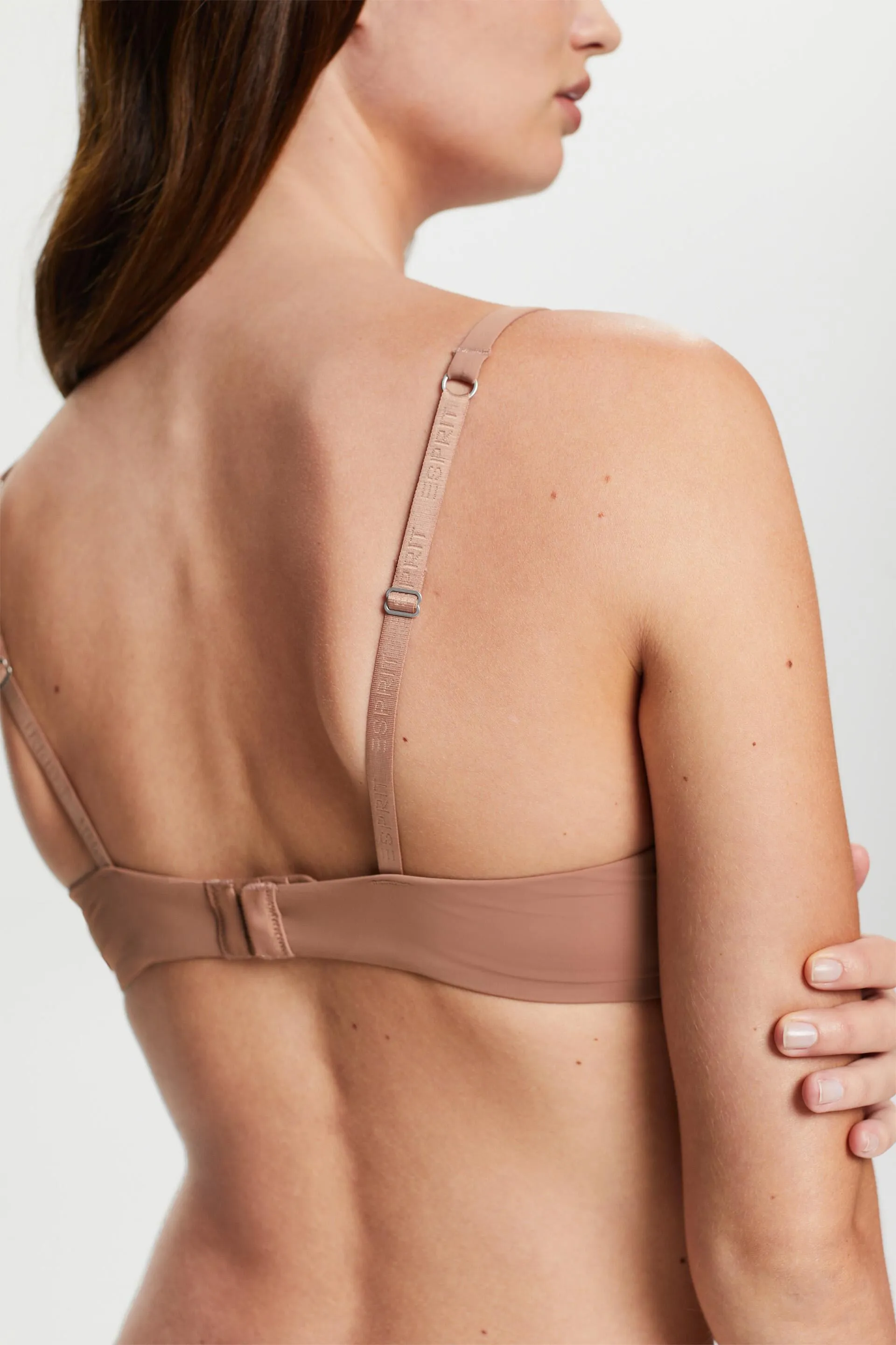 Reggiseno imbottito e con ferretto, realizzato in microfibra con bordo in pizzo