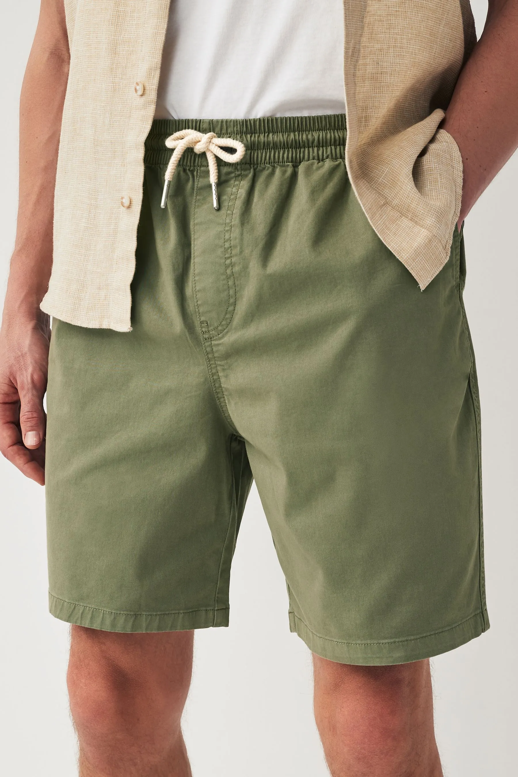 Shorts in cotone slavato con vita elasticizzata