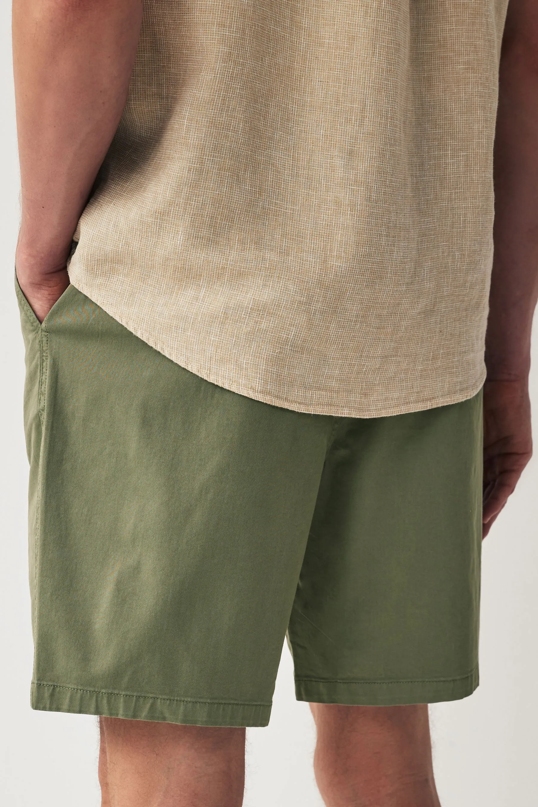 Shorts in cotone slavato con vita elasticizzata
