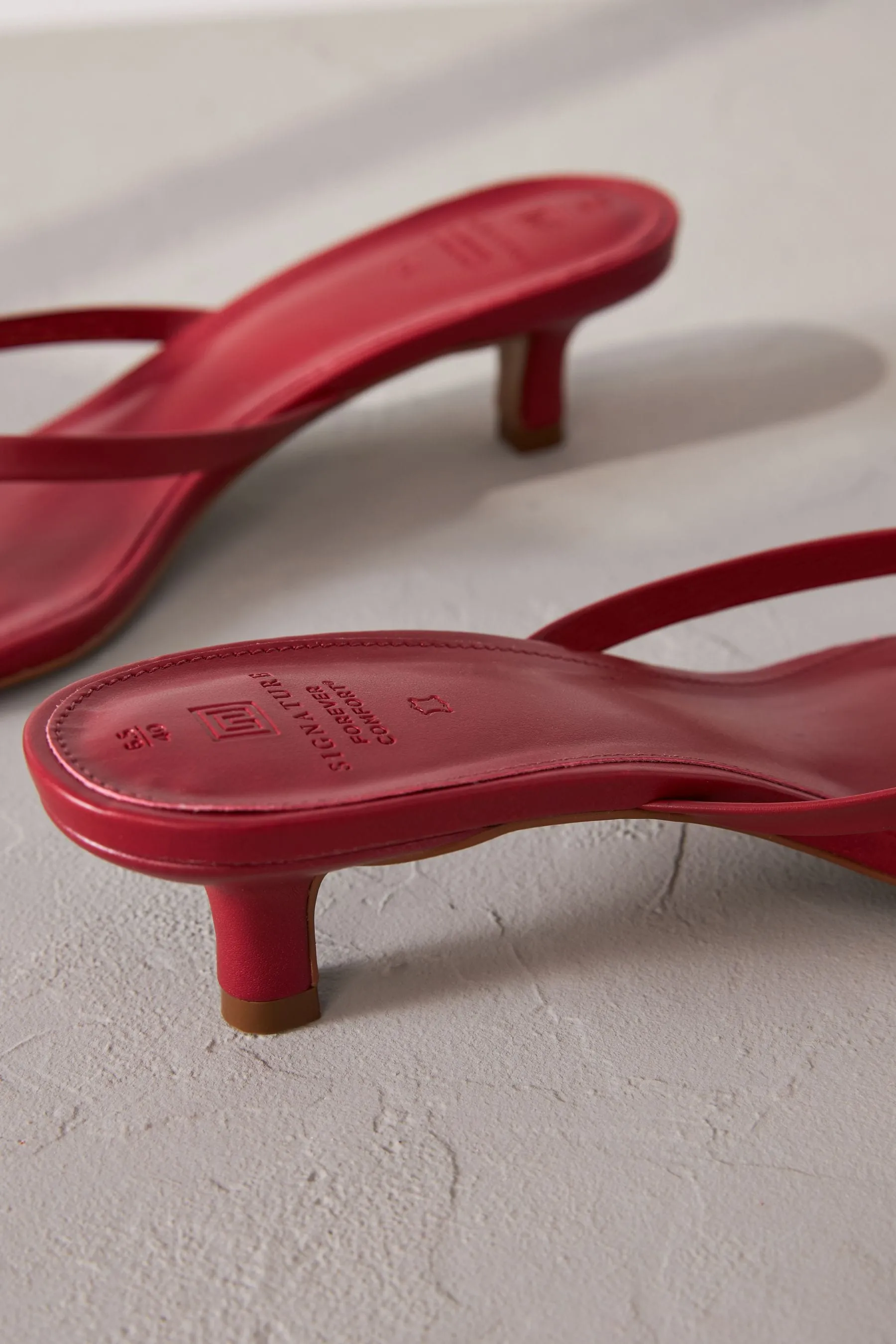 Signature - Sabot infradito in pelle con tacco