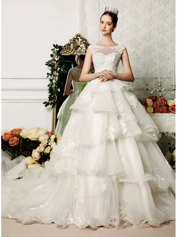 Vestito da Sposa online principesco con gonna vaporosa a balze e scollatura velata