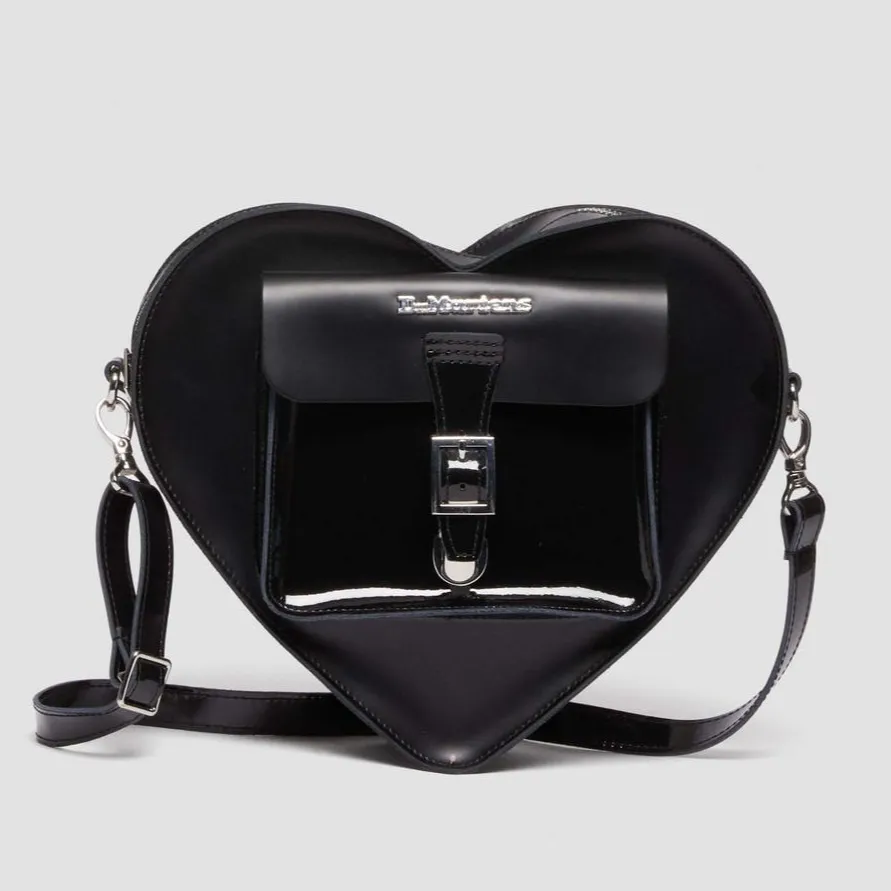 ZAINO/BORSA DR. MARTENS IN PELLE A FORMA DI CUORE