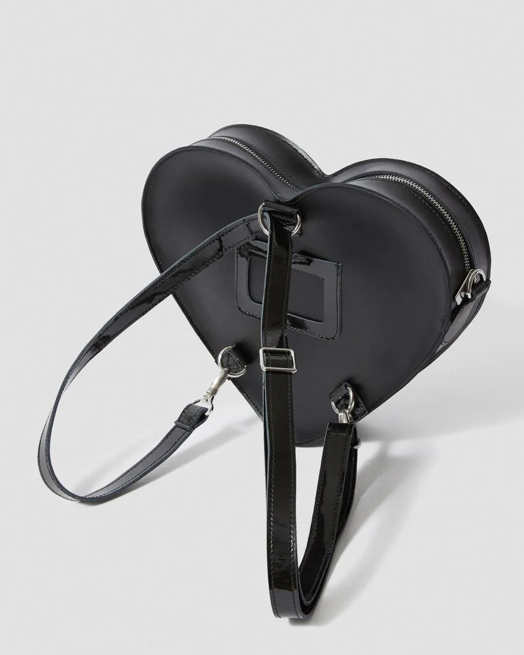 ZAINO/BORSA DR. MARTENS IN PELLE A FORMA DI CUORE