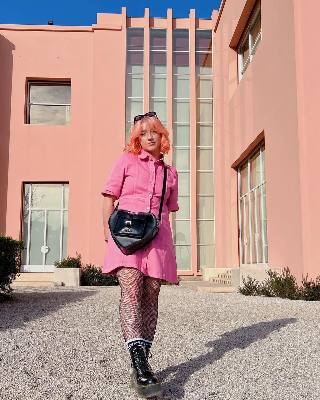 ZAINO/BORSA DR. MARTENS IN PELLE A FORMA DI CUORE